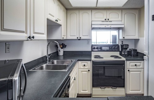 Indian Shores Condo | Cozy Beachfront 2-bedroom condo in tranquil Indian Shores