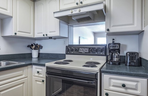Indian Shores Condo | Cozy Beachfront 2-bedroom condo in tranquil Indian Shores