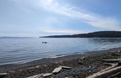 Sooke House | Cozy Beachfront Cabin at Woodside Farm