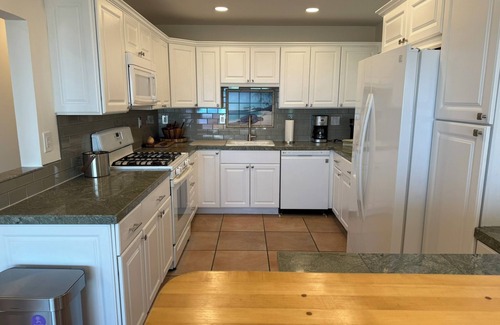 Playa Del Rey Condo | Cozy Beachfront Getaway!