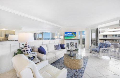 Marco Island House | Cozy beachfront getaway with pool and spa