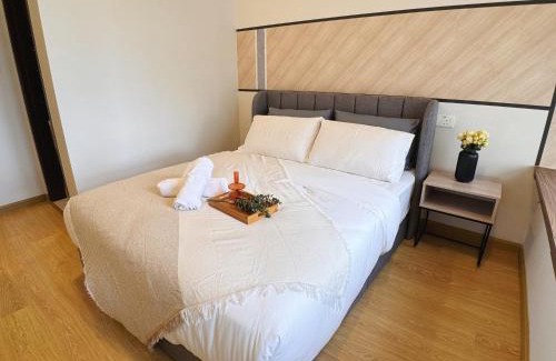 Central District Apartment | Cozy Beachfront Seaview with 2 CarParks FOC Netflix Access and YouTube Premium 3Beds3Bath 6-11pax by Minshuku