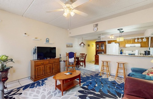 South Padre Island Condo | Cozy Beachside Condo with Shared Pool, Hot Tub with a Prime Location