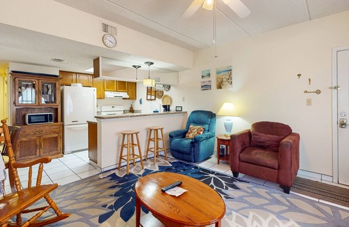 South Padre Island Condo | Cozy Beachside Condo with Shared Pool, Hot Tub with a Prime Location