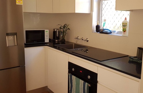 Dee Why Apartment | Cozy Beachside Apartment 5 Minutes Walk To Beach