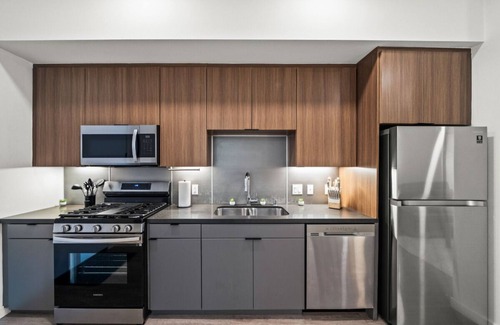 West Gateway Apartment | Cozy Beachside Escape / Great Views