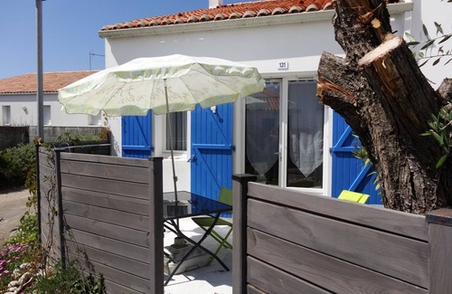 La Faute-sur-Mer House | Cozy Beachside Maisonette with Private Courtyard, Near Forest and Town!