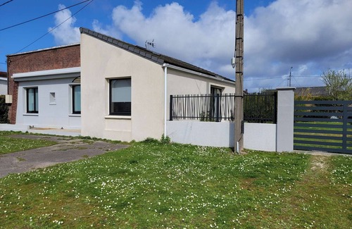Merlimont-Plage Villa | Cozy Beachside Home with Terrace, Garden & Bikes