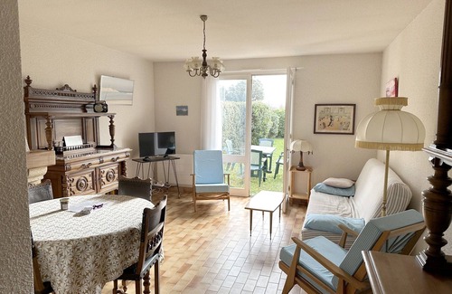 Arzon House | Cozy Beachside House for 4 with Full Amenities & Parking