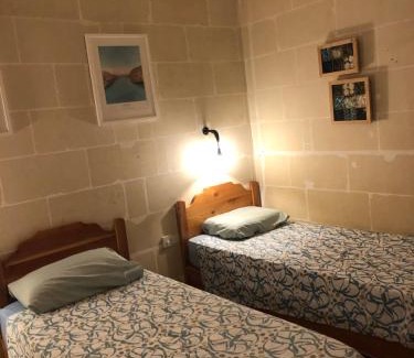Xlendi Apartment | Cozy beachside