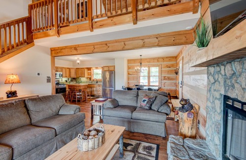 Boone House | Cozy Bear Cabin - quiet neighborhood, gentle walk to the New River, great mountain views!