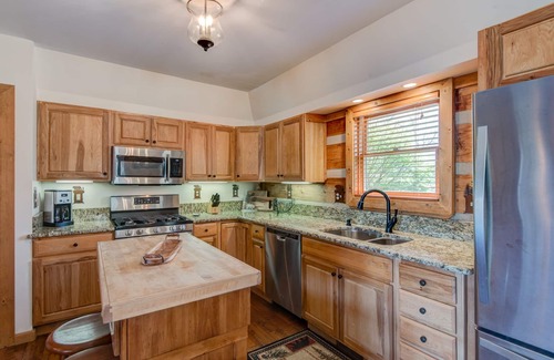 Boone House | Cozy Bear Cabin - quiet neighborhood, gentle walk to the New River, great mountain views!