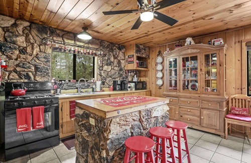 Christopher Creek Cabin | Cozy Bear Cottage-beat the heat in Christopher Creek!