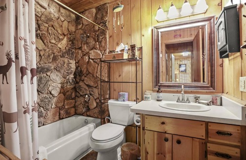 Christopher Creek Cabin | Cozy Bear Cottage-beat the heat in Christopher Creek!
