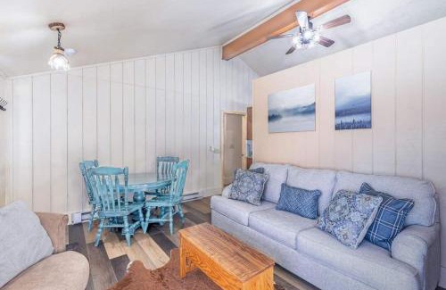 Tofte Apartment | Cozy Bear Den - Sauna New Kitchen Fireplace Large