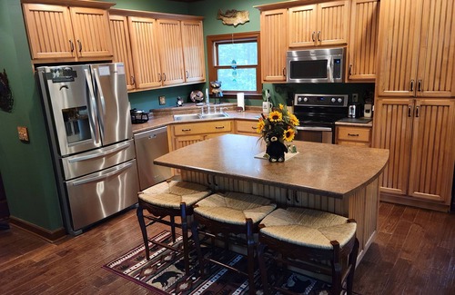 Cedar Bluff House | Cozy Bear Paradise on Weiss Lake in the foothills of the Appalachian Mountains