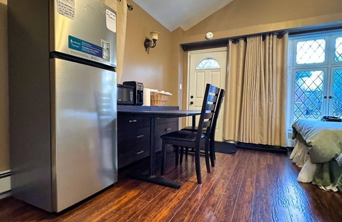 Niagara Falls Apartment | cozy BEDROOM close to the Fallsn