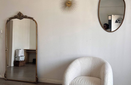 Boyle Heights Apartment | COZY BEDROOM - FULL KITCHEN - CLEAN SPACIOUS LA APARTMENT w. PRIVATE SUITE ROOM