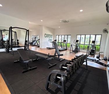 Kampung Bukit Dukong Apartment | Cozy black 3 bedroom , wifi , TVBox