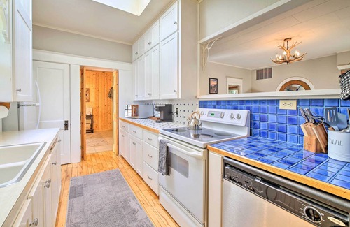 Ashford House | Cozy 'Black Bear Retreat' by Mount Rainier!