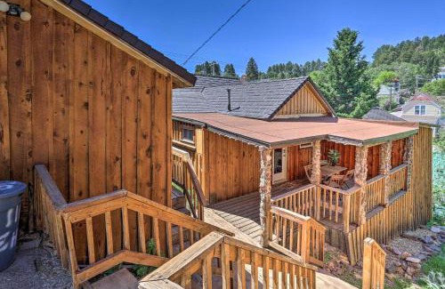Deadwood House | Cozy Black Hills Cabin with Deck about 3 Mi to Deadwood!