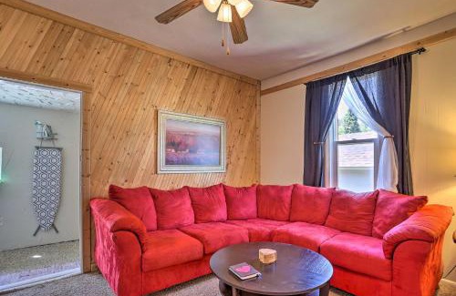 Deadwood House | Cozy Black Hills Cabin with Deck about 3 Mi to Deadwood!