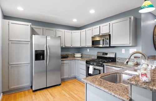 Williamstown House | Cozy Blue Lake House