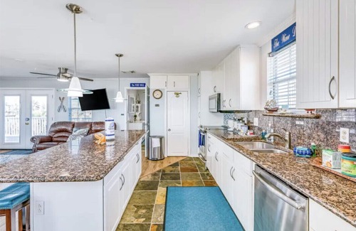 Galveston House | Cozy Blue Whale Beach House with wrap around deck