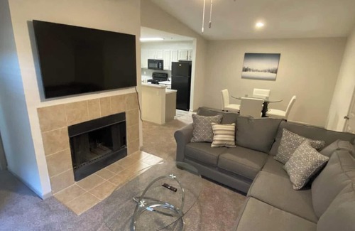 Morrow House | Cozy Blues Stay W/FREE parking!