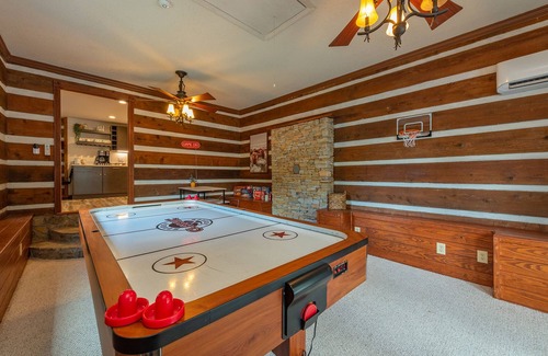 Canton Cabin | Cozy Boho Log Cabin 20 mins to AVL with Hot tub-Game room-Creek-Firepit-Hammock