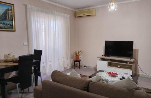 Rade Apartment | Cozy Breeze Central Apartment