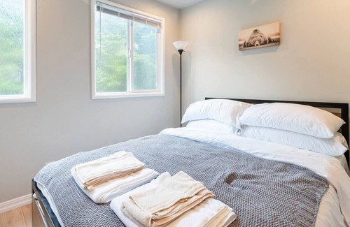 Eureka Valley Apartment | Cozy, bright apt central to the heart of SF