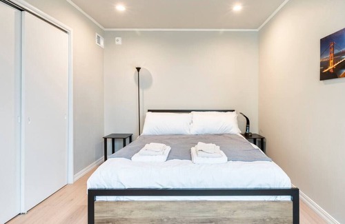 Eureka Valley Apartment | Cozy, bright apt central to the heart of SF