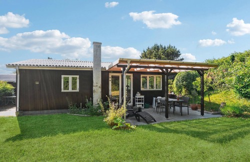 Remmer Strand House | Cozy, bright cottage with annex in a sheltered, naturally beautiful location.