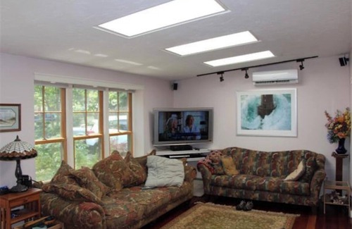 Bourne House | Cozy, bright house in enjoyable Bourne with WiFi, AC. Minutes from beach!