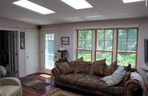 Bourne House | Cozy, bright house in enjoyable Bourne with WiFi, AC. Minutes from beach!