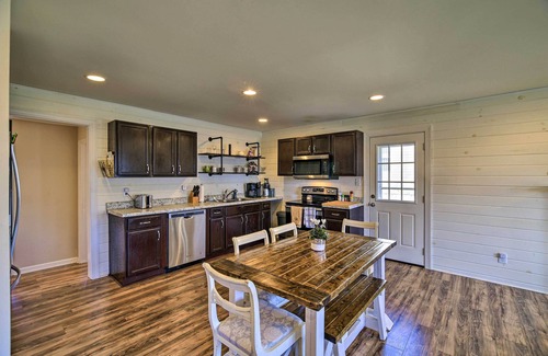Bristol House | Cozy Bristol Home w/Yard ~ 1 Mile to Downtown!