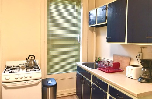 McGinley Square Apartment | Cozy Brownstone Apt in Jersey City Easy Short Commute to NYC