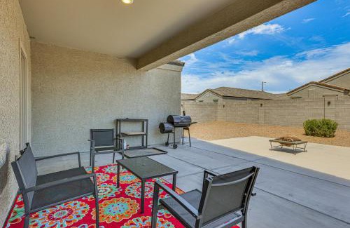 Tartesso House | Cozy Buckeye Home with Patio and Fire Pit!