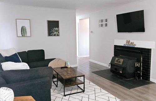 Kitimat House | Cozy Bungalow in Kitimat