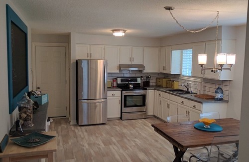 Wellington House | Cozy Bungalow in the Heart of Wellington ON