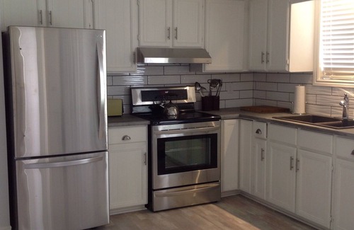 Wellington House | Cozy Bungalow in the Heart of Wellington ON