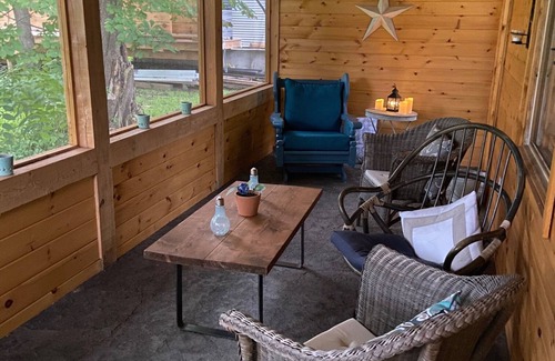 Wellington House | Cozy Bungalow in the Heart of Wellington ON