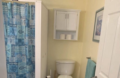 La Vista Cottage | Cozy Bungalow, one mile from the beach. Pet friendly with no pet fees.