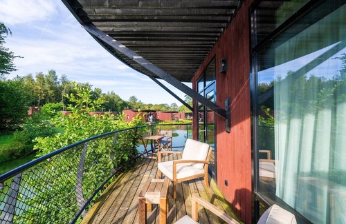 Maubray House | Cozy Bungalow & Shared Pools