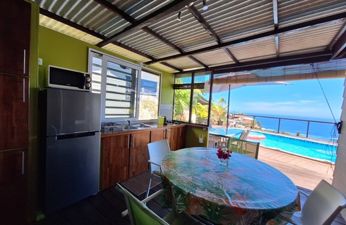 Punaauia House | Cozy bungalow with exceptional ocean and Moorea views