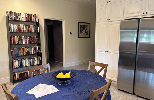 Burleson House | Cozy bungalow with full kitchen/pool in Burleson - Perfect for a cozy getaway