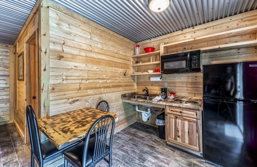 Alto House | Cozy Bungalow with HOT TUB & Pet Friendly!