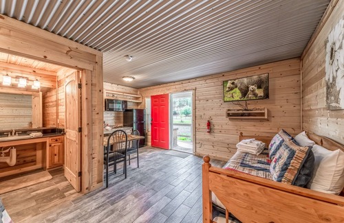 Alto House | Cozy Bungalow with HOT TUB & Pet Friendly!