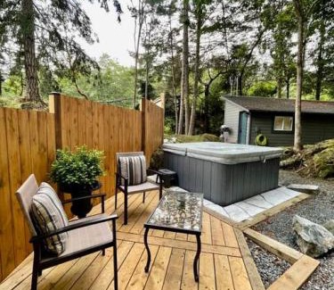Regional District of Nanaimo Ski Chalet | Cozy Cabana with Large Private Outdoor Hot Tub